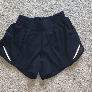 Lululemon Hotty Hot Shorts 4”